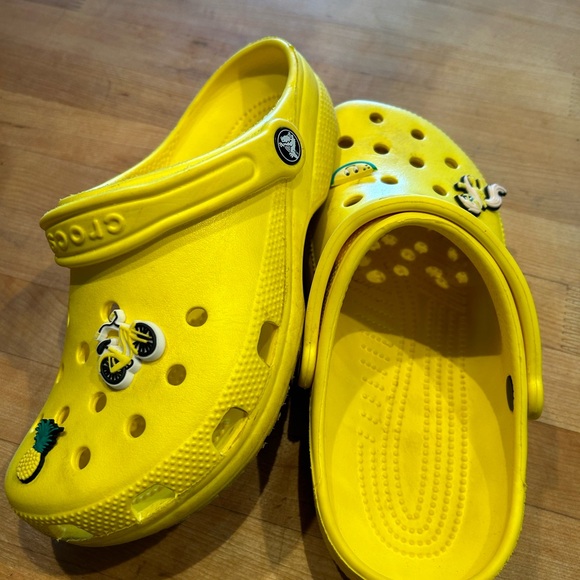CROCS Yellow Mules & Clogs women’s size 8 - Picture 7 of 9